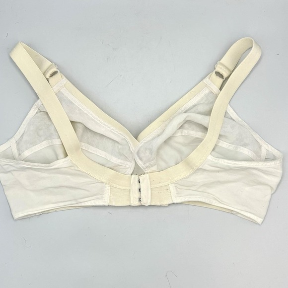 Vintage 70s 80s JCPenney Underscore Crossover Bra 38C White Wireless 1074 - Picture 2 of 3